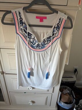 Lilly PulitzerSleeveless White Embroidered Peasant Top with Navy & Coral Accents